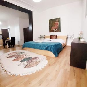 Happy Accomodation